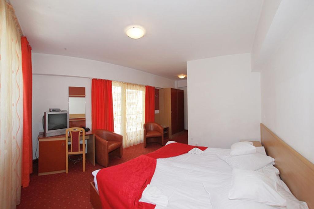 Hotel International Băile Herculane Quarto foto